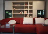 Schwab 06 - Sofa rot mit Schrankwand